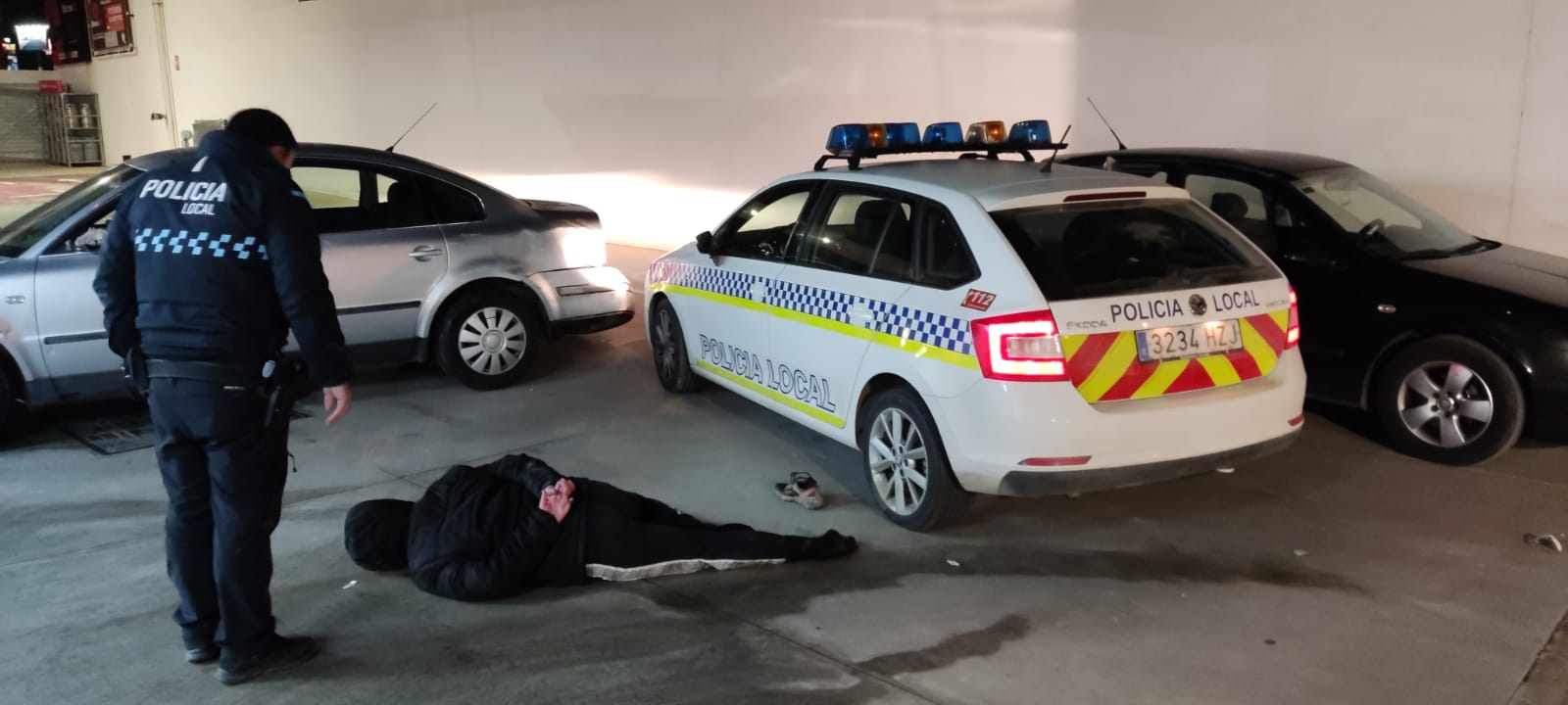 En la misma operación los agentes han recuperado dos vehículos, que habían sido robados y con los que se habría cometido el delito