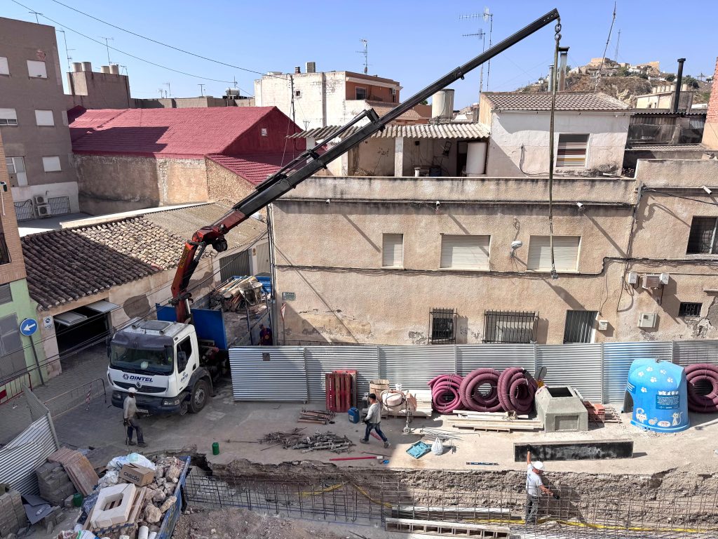Comienzan las obras de adecuación del aparcamiento situado junto a la nueva sede del Ayuntamiento de Puerto Lumbreras
