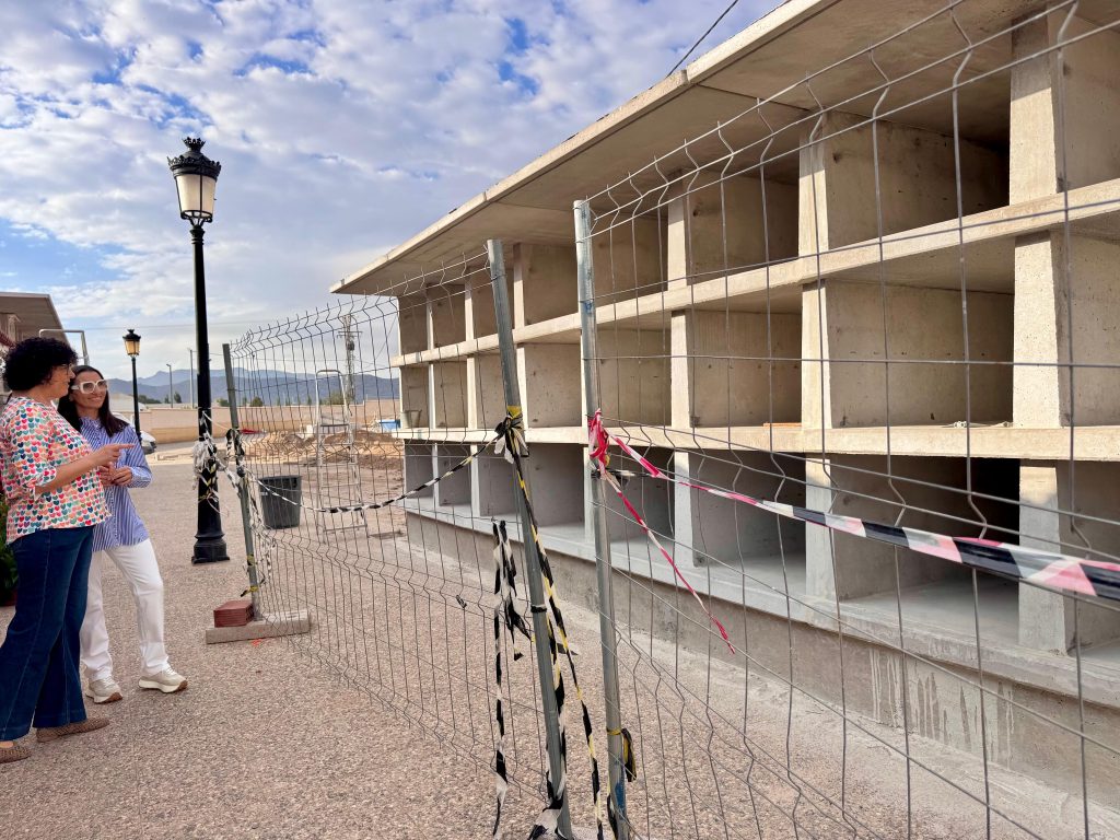 El Cementerio de Puerto Lumbreras se prepara para la celebración del Día de Todos los Santos