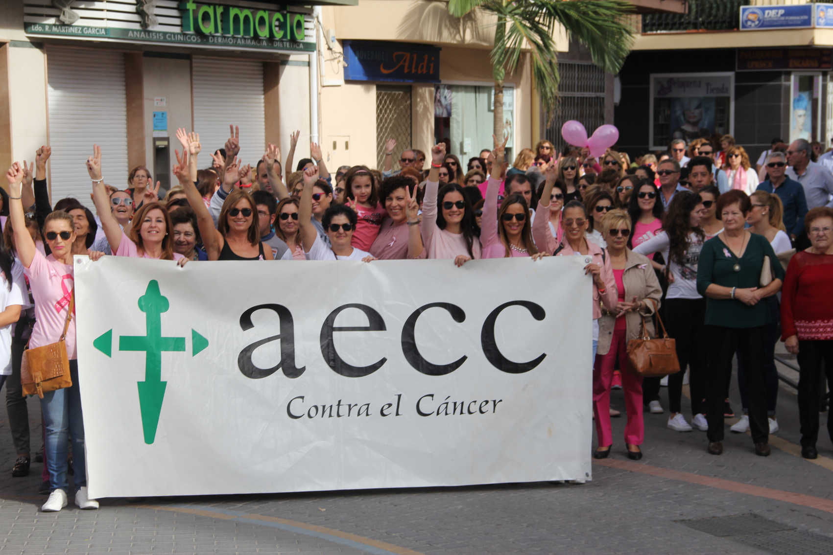 Multitudinaria marcha rosa contra el cáncer de mama – Ayuntamiento de ...